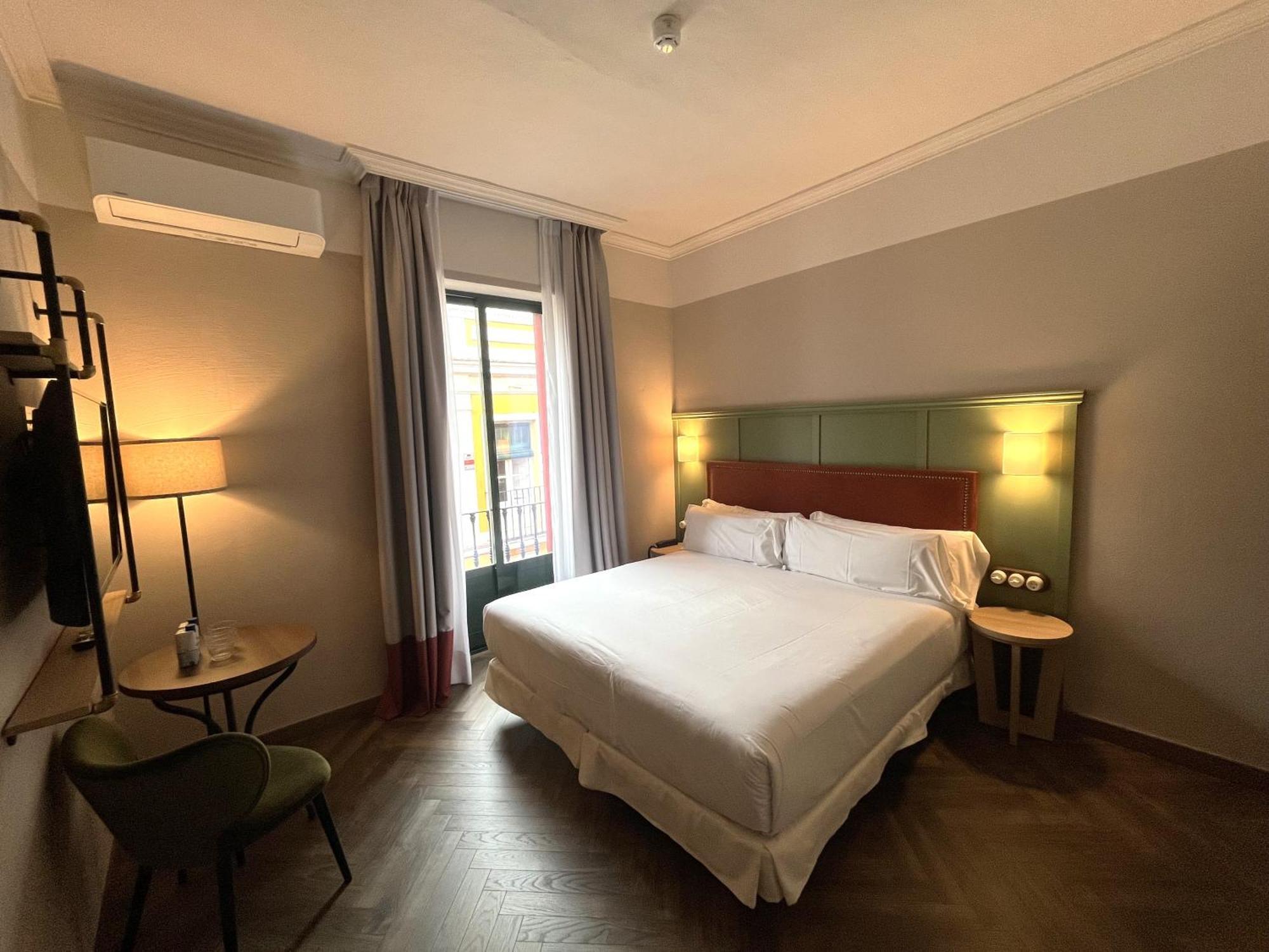 The Honest Hotel & Apartments Σεβίλλη Εξωτερικό φωτογραφία