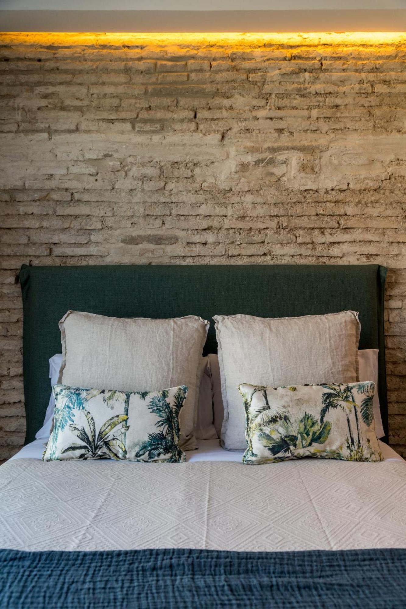 The Honest Hotel & Apartments Σεβίλλη Εξωτερικό φωτογραφία